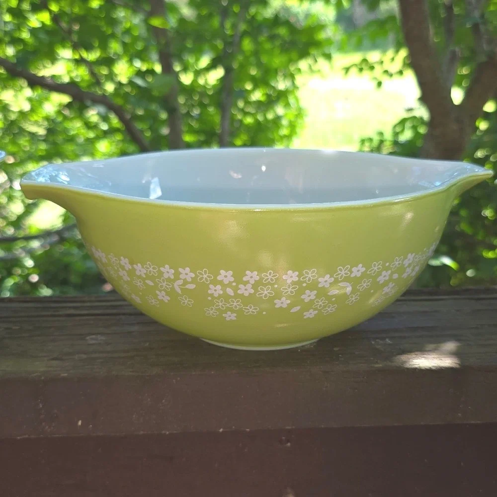 Vintage Pyrex Spring Blossom Green Crazy Daisy Cinderella Mixing Bowl Set 4